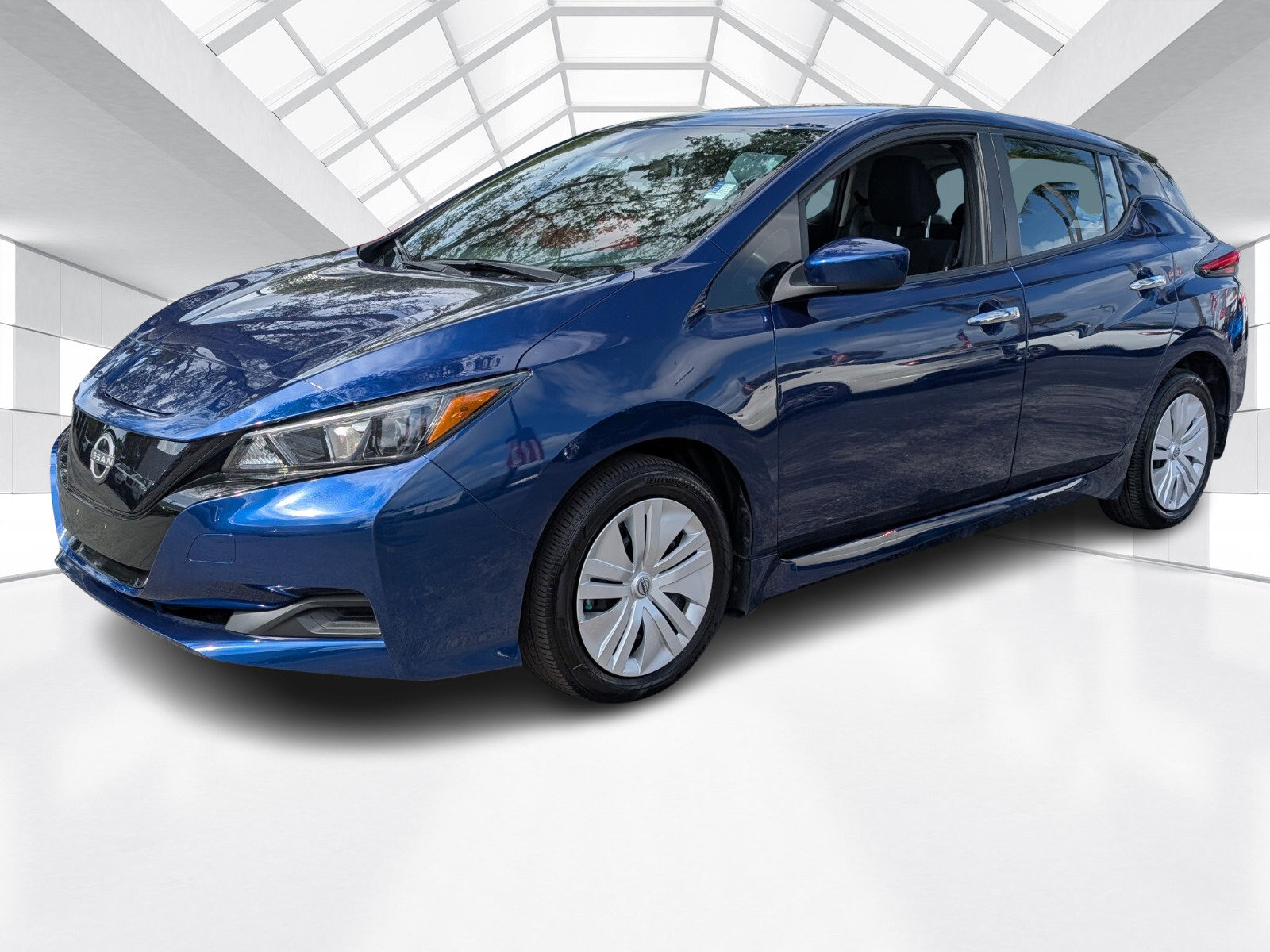 Certified 2025 Nissan Leaf S image 3