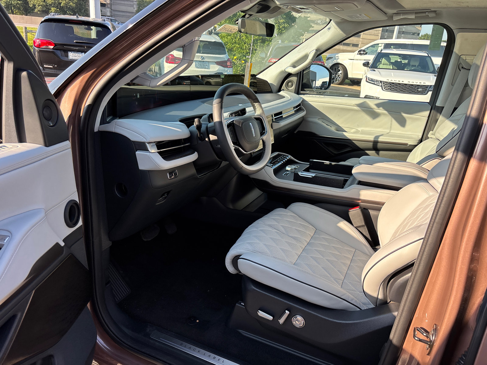 New 2026 Lincoln Navigator Black Label w/ Black Label Special Edition AWD/4WD image 24