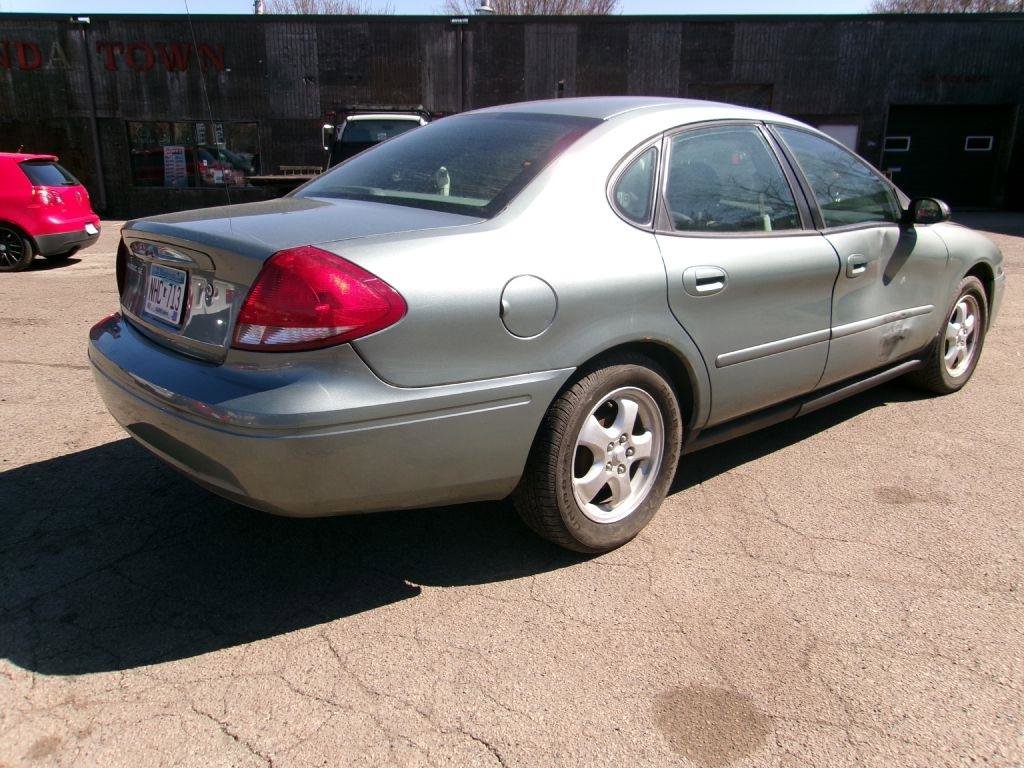 Used 2006 Ford Taurus SE image 2
