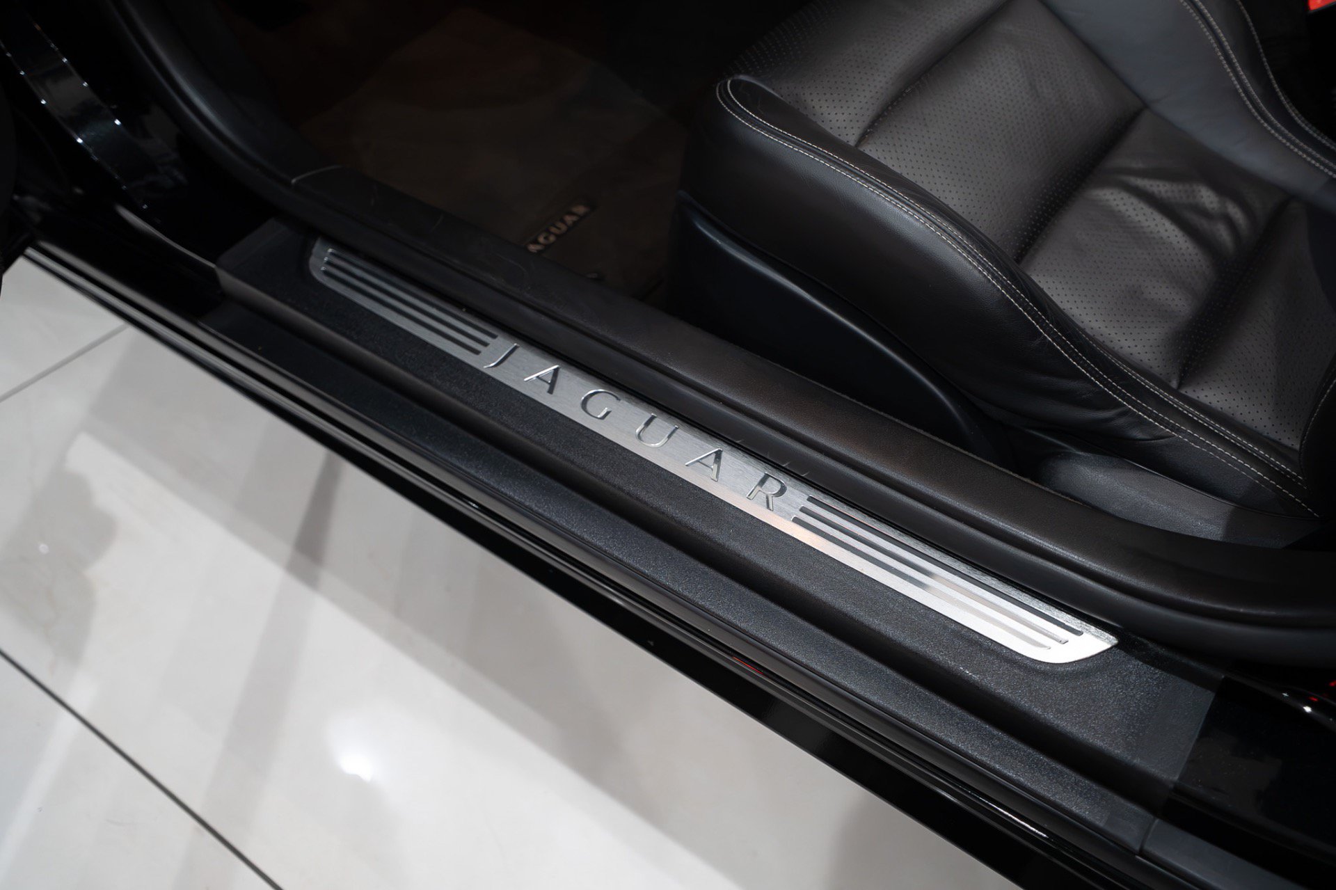 Used 2015 Jaguar XKR R RWD image 9