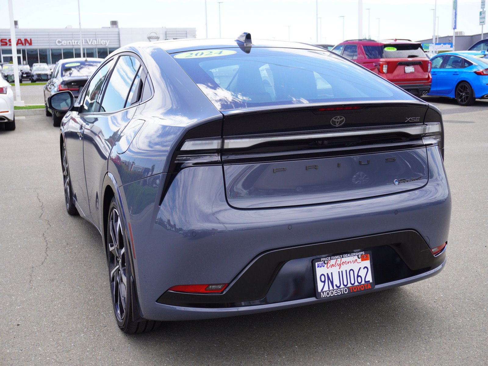 Used 2024 Toyota Prius Prime Premium w/ Advanced Technology Package FWD image 8