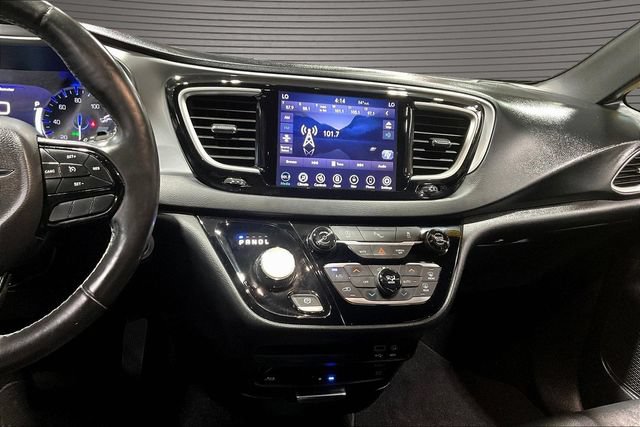 Used 2020 Chrysler Pacifica Touring-L Plus w/ S Appearance Package FWD image 9