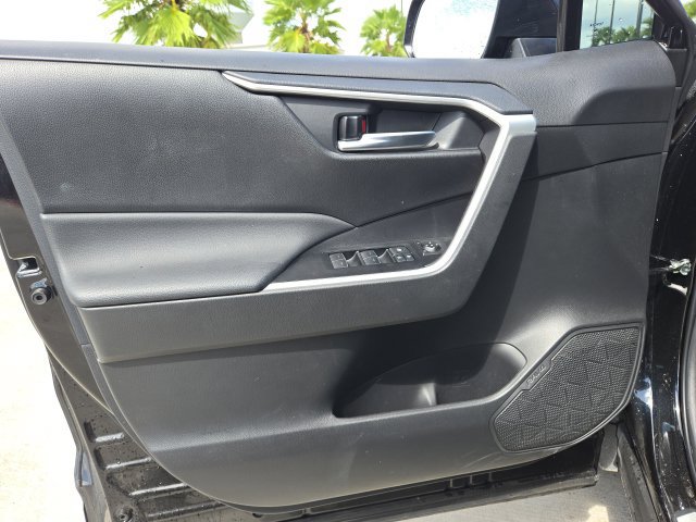 Used 2025 Toyota RAV4 XLE w/ Convenience Package FWD image 15