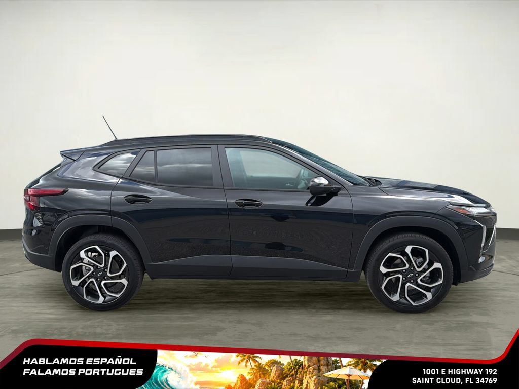 Used 2025 Chevrolet Trax RS w/ Sunroof Package FWD image 7