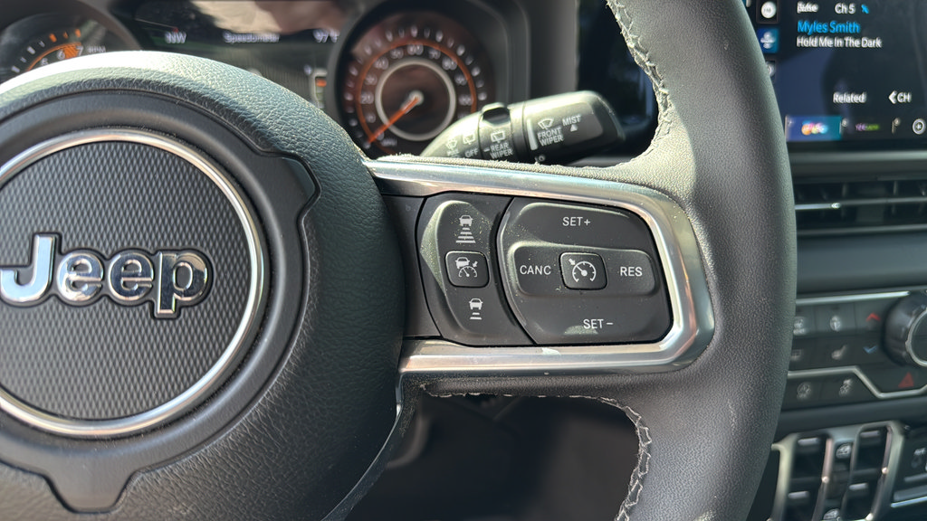 Used 2026 Jeep Wrangler Unlimited Sahara AWD/4WD image 31