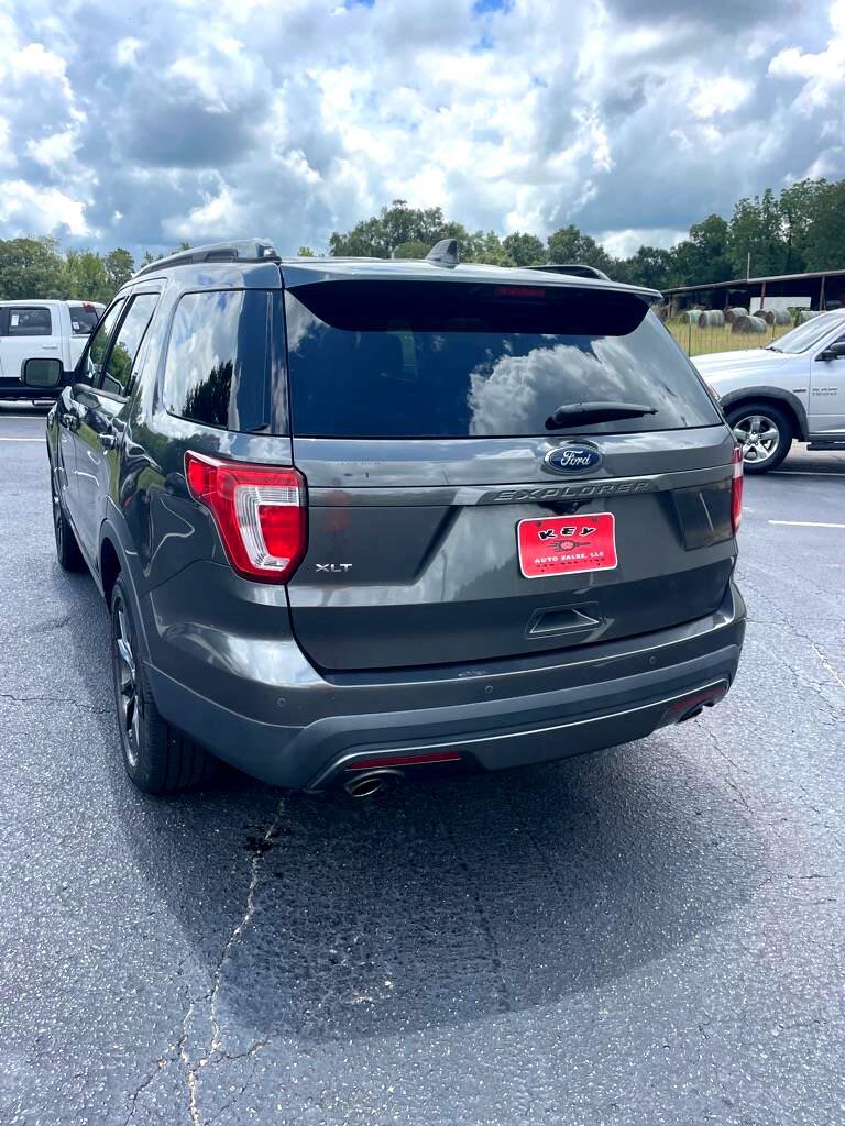 Used 2017 Ford Explorer XLT w/ Equipment Group 202A image 3