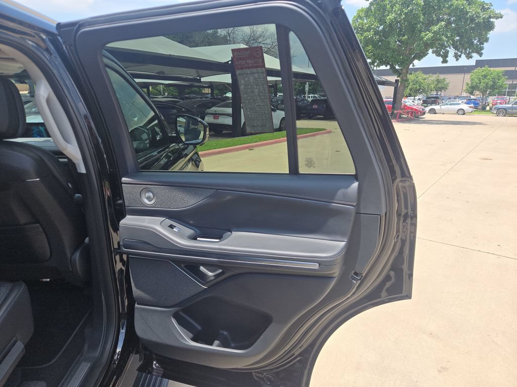 Used 2026 Lincoln Navigator Reserve AWD/4WD image 11