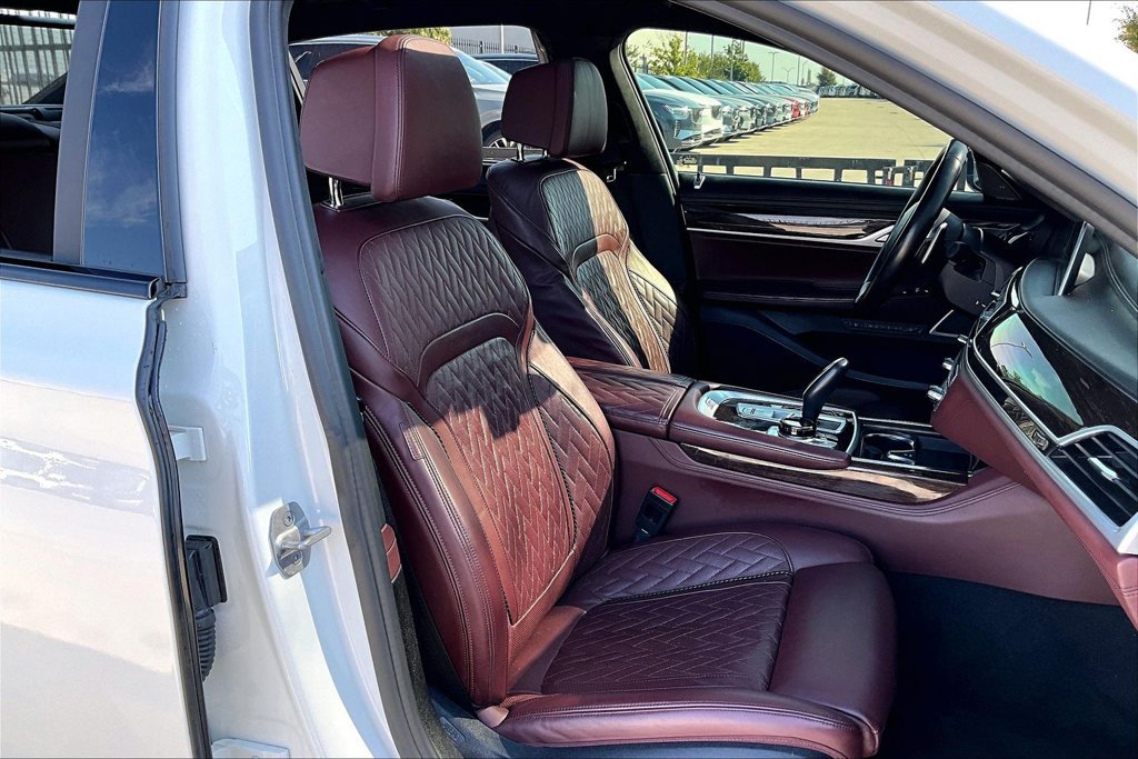 Used 2021 BMW 750i xDrive w/ Executive Package AWD/4WD image 9