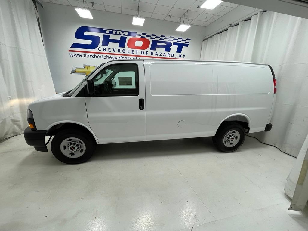 New 2026 GMC Savana 2500 RWD image 8