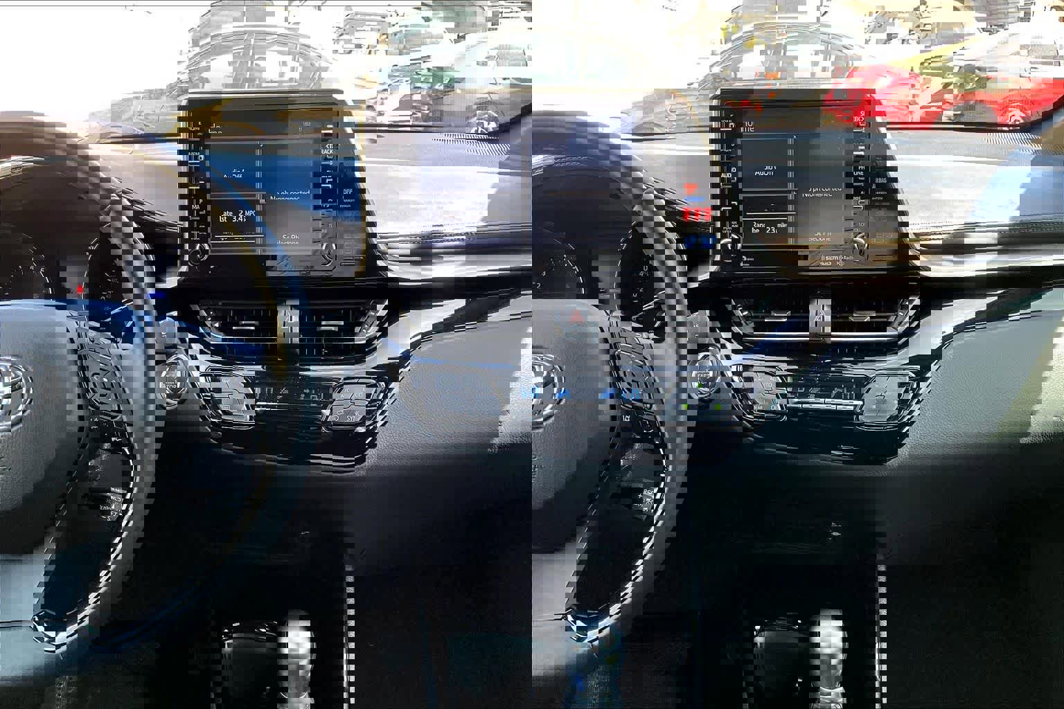 Used 2019 Toyota C-HR XLE image 7