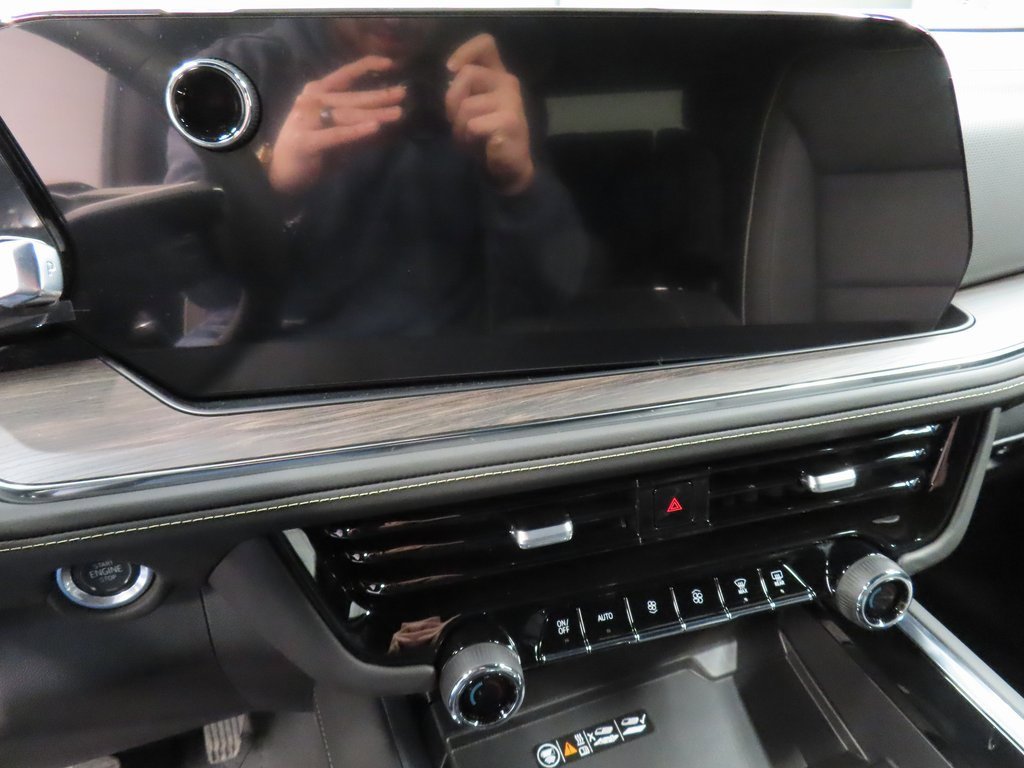 Used 2025 Chevrolet Suburban Premier image 14