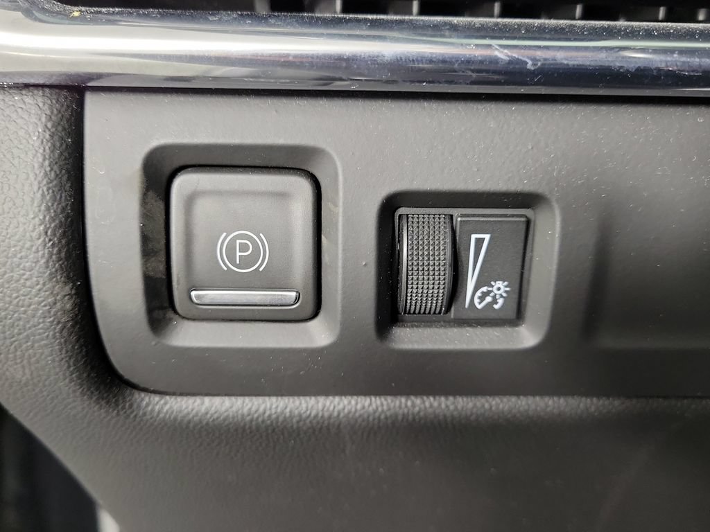 Used 2023 Cadillac XT4 Sport FWD image 30