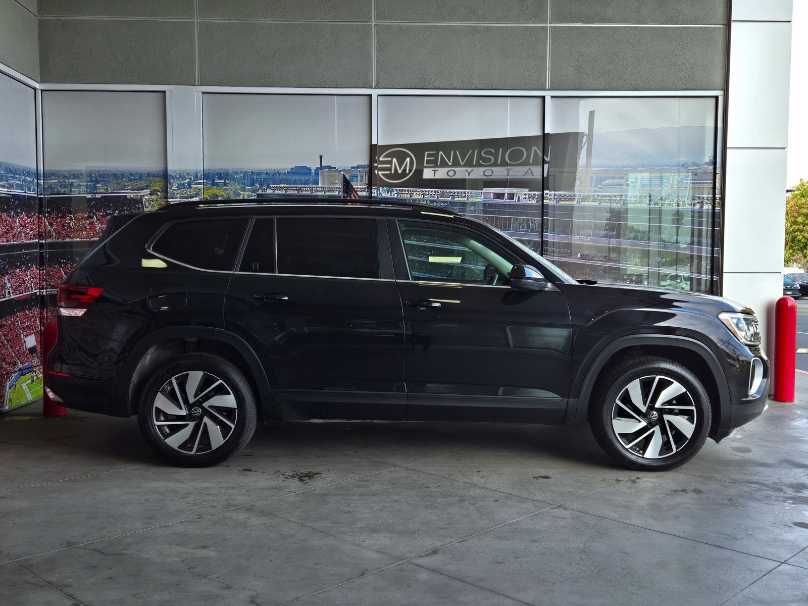 Used 2024 Volkswagen Atlas SE FWD image 4