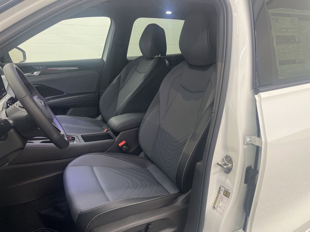 New 2026 Volkswagen Tiguan SE R-Line FWD image 15