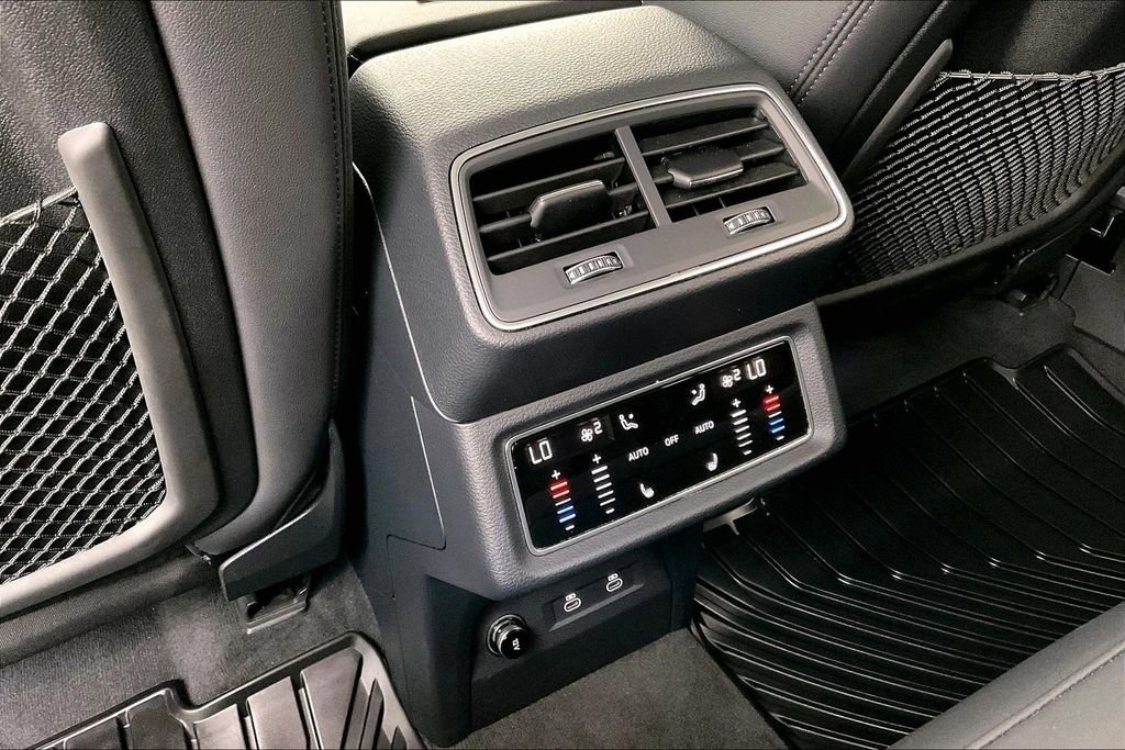 Used 2024 Audi Q8 e-tron Premium Plus w/ Premium Plus Package image 32