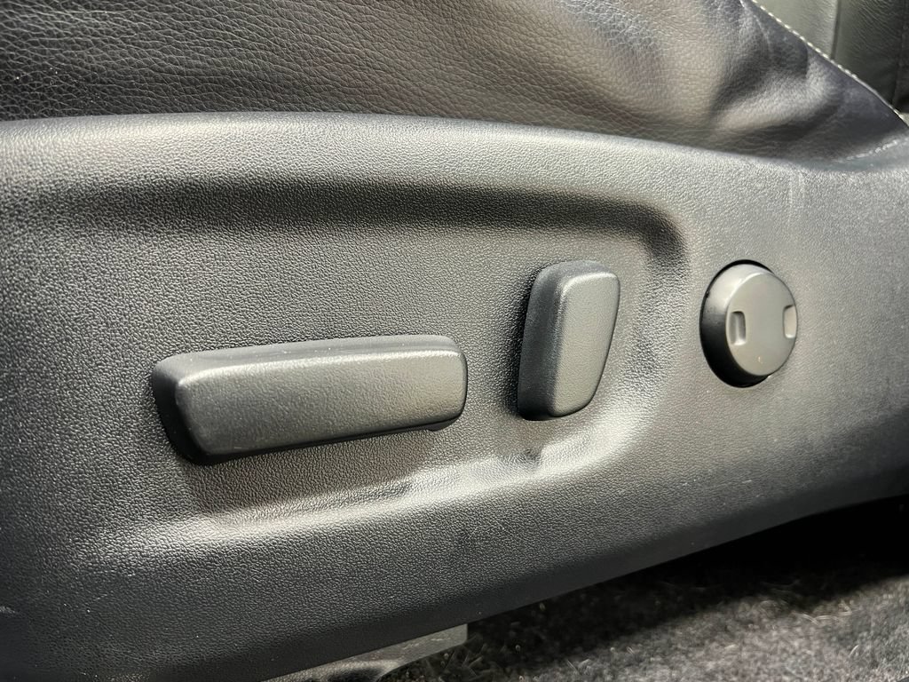 Used 2018 Toyota RAV4 Limited AWD/4WD image 18