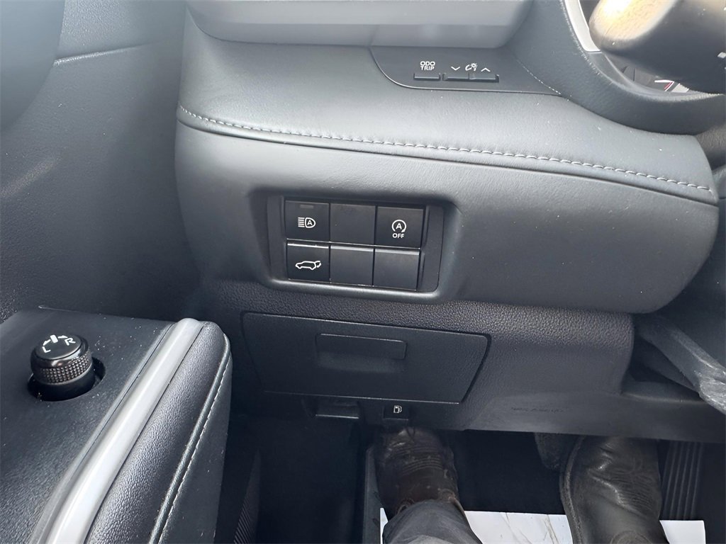 Used 2023 Toyota Highlander XLE image 22