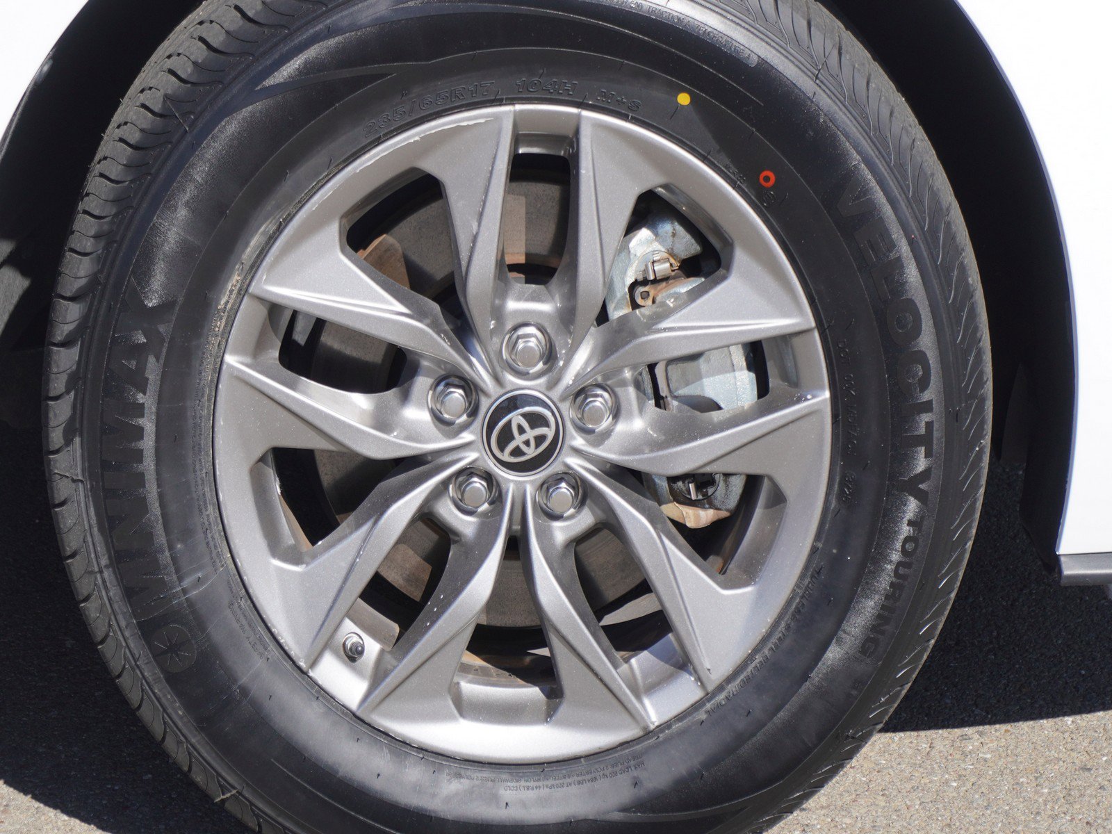 Used 2024 Toyota Sienna LE image 5