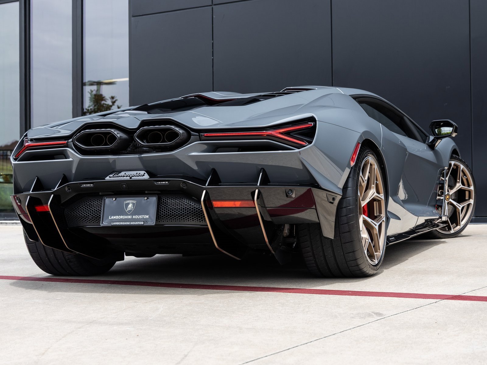 Used 2024 Lamborghini Revuelto image 9