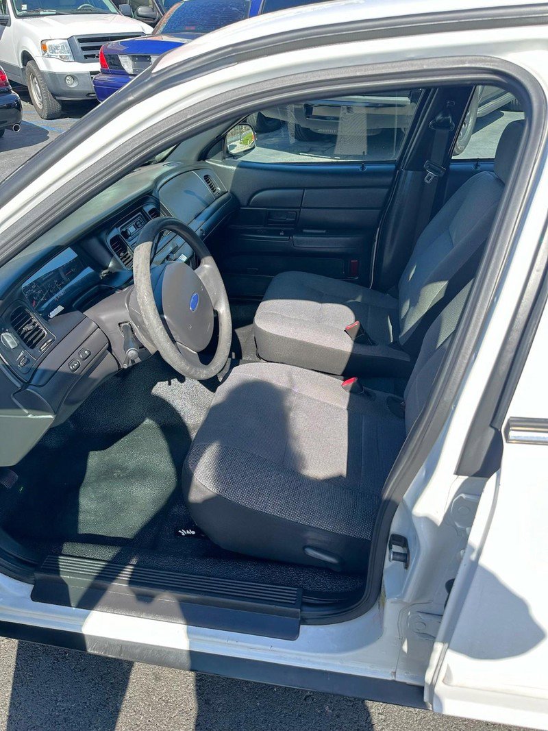 Used 2010 Ford Crown Victoria Police Interceptor image 8