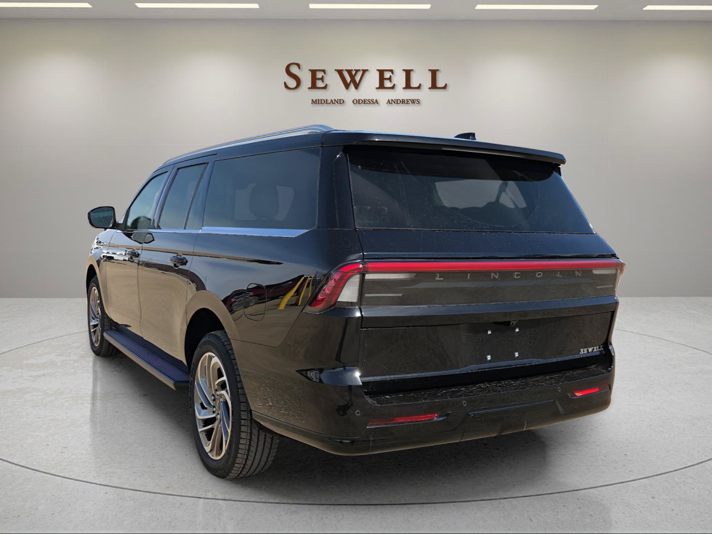 New 2026 Lincoln Navigator L Premier AWD/4WD image 3