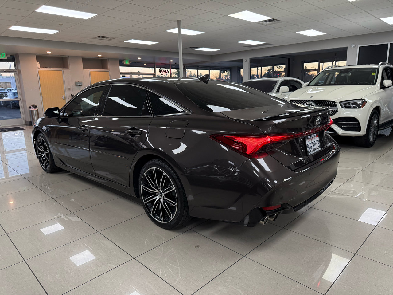 Used 2019 Toyota Avalon Touring w/ Advanced Safety Package image 8