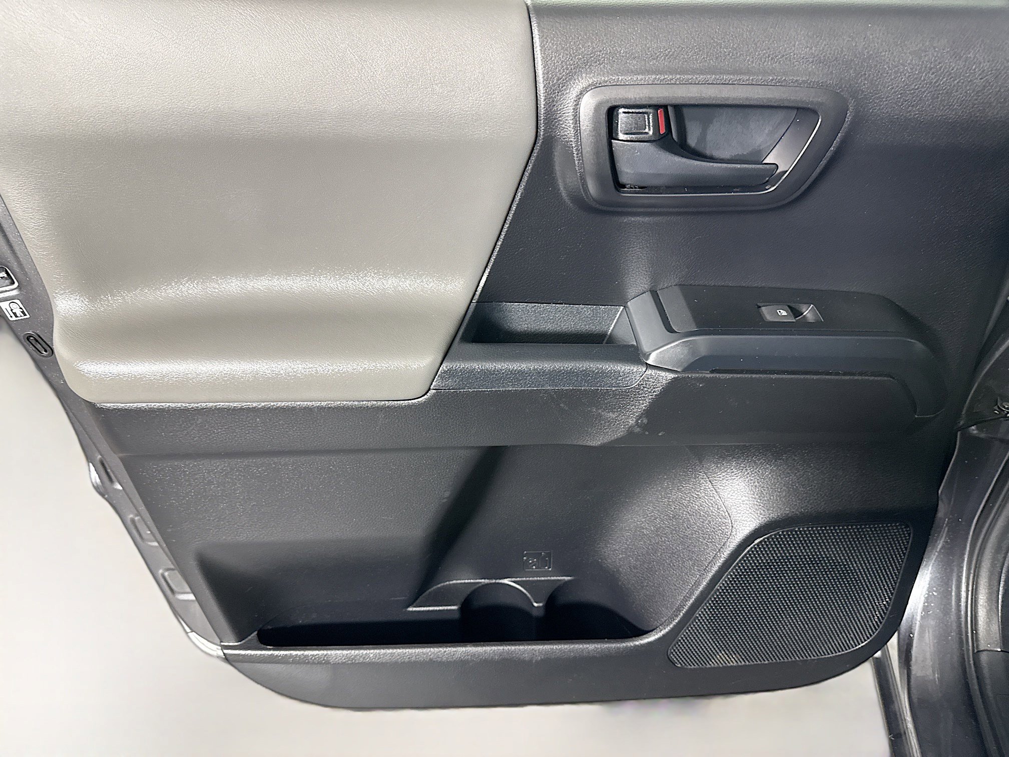 Used 2019 Toyota Tacoma SR w/ SR Convenience Package AWD/4WD image 25