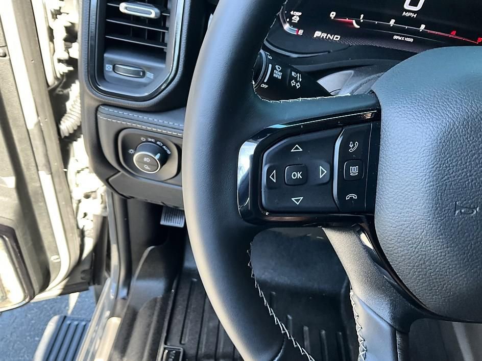 Used 2026 RAM 2500 Limited AWD/4WD image 37