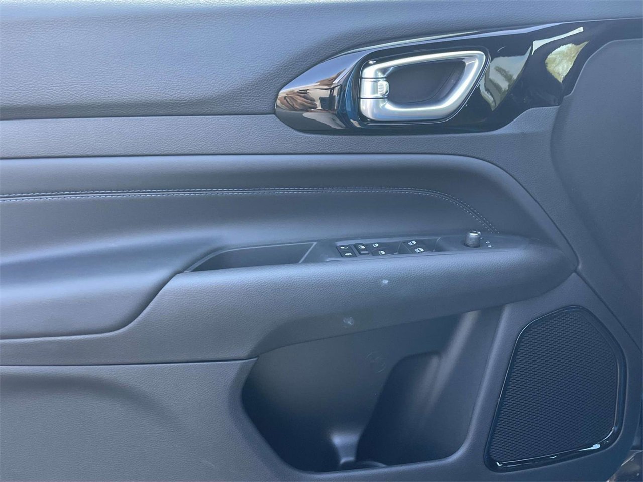 New 2026 Jeep Compass Latitude image 26