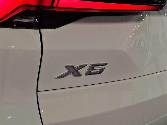 Used 2025 BMW X5 xDrive50e image 29