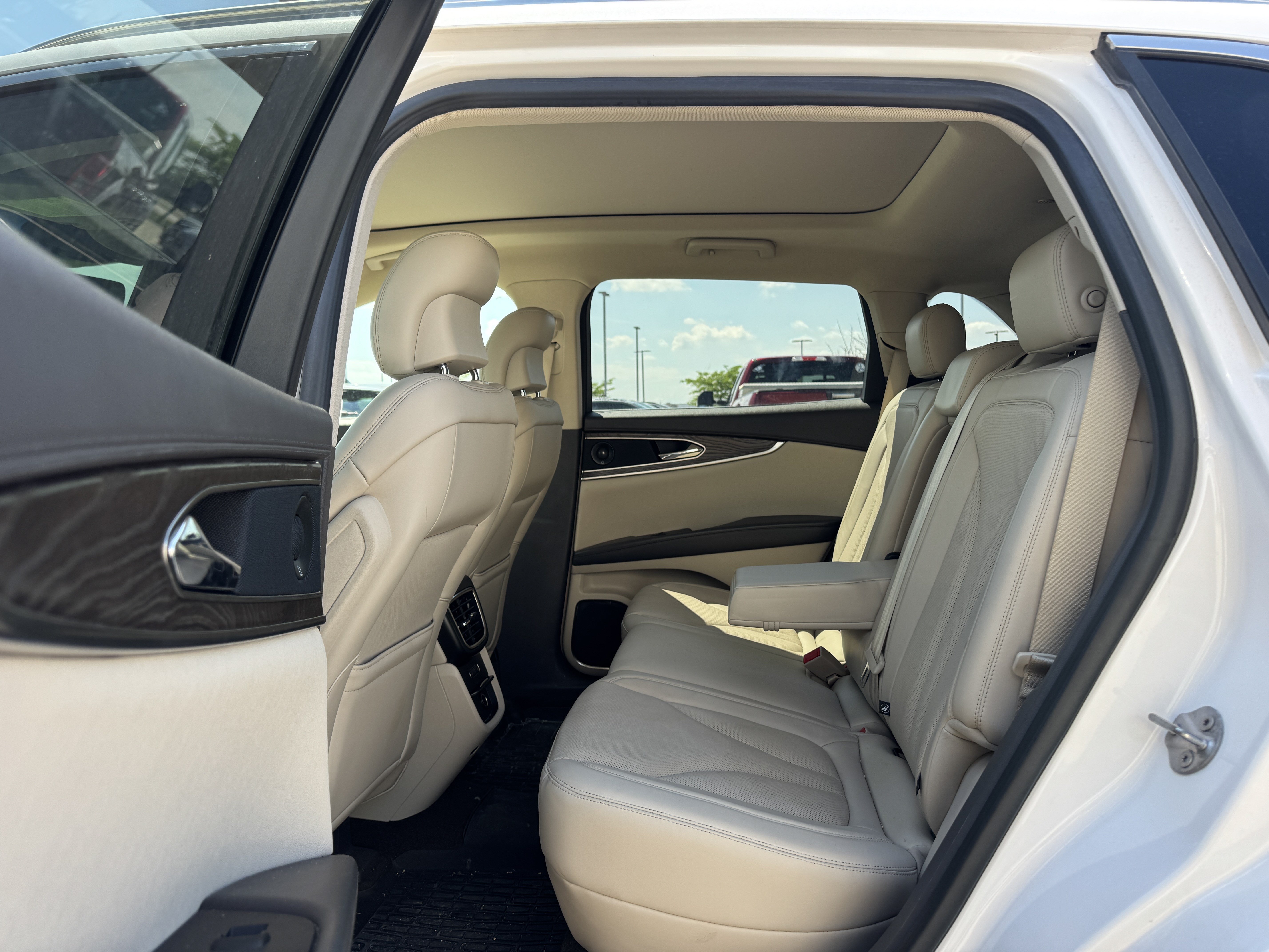 Used 2019 Lincoln Nautilus Reserve AWD/4WD image 6