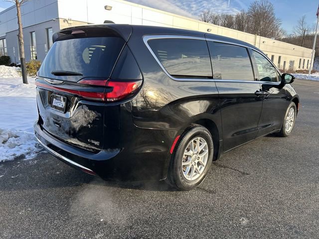 Used 2024 Chrysler Pacifica Touring-L image 8