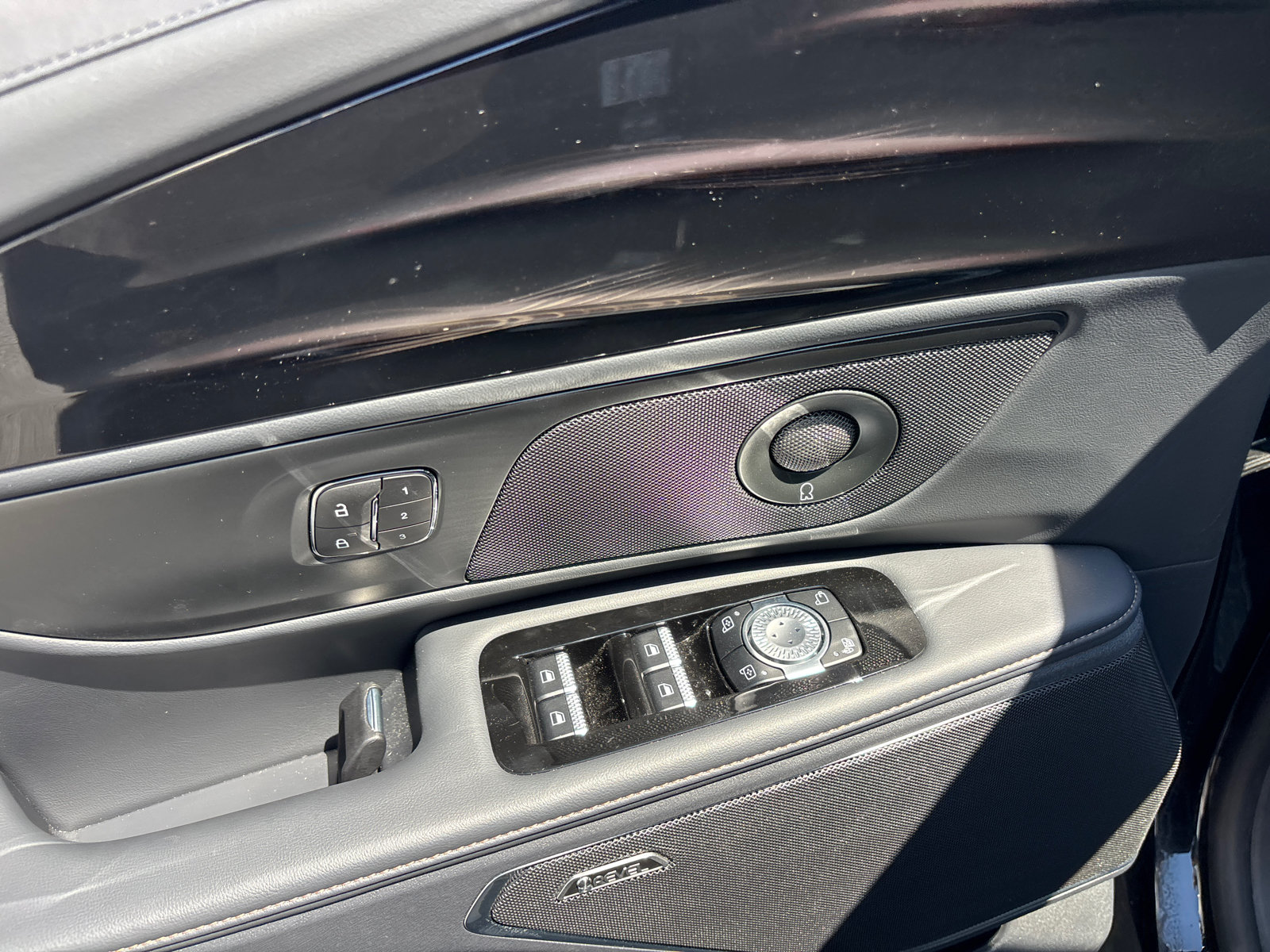 New 2026 Lincoln Nautilus Reserve w/ Jet Appearance Package AWD/4WD image 12