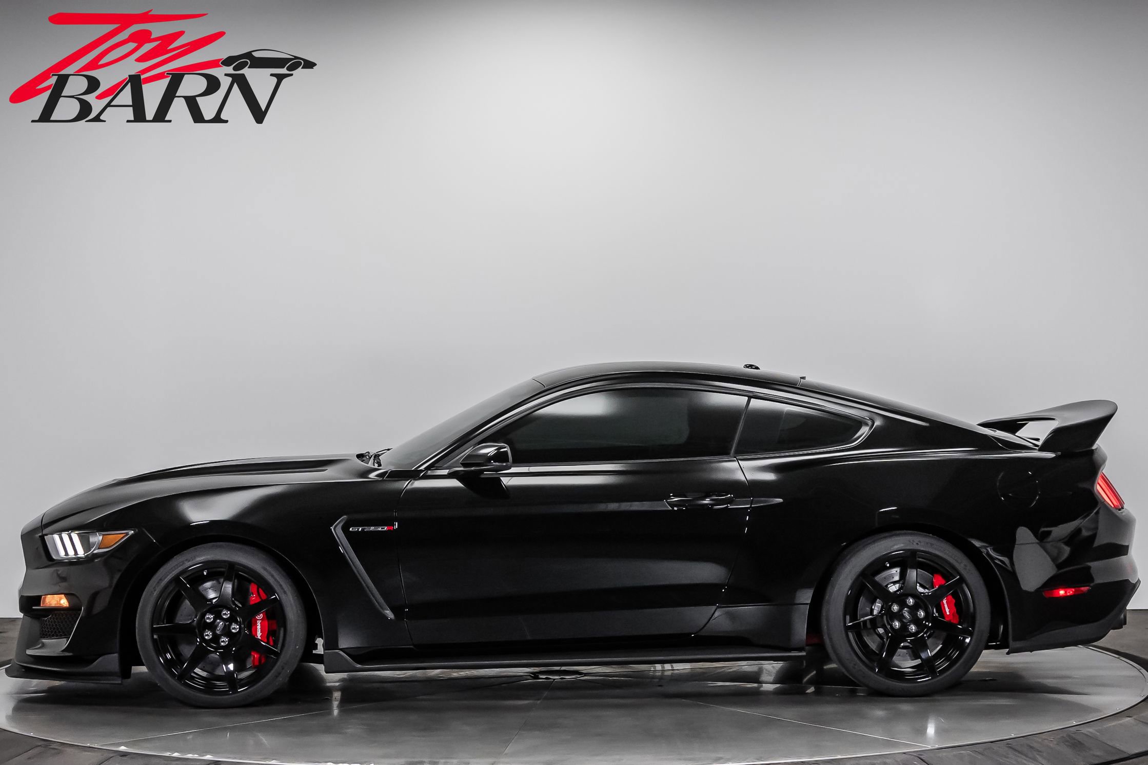 Used 2018 Ford Mustang Shelby GT350R w/ GT350R Equipment Group 920A image 2