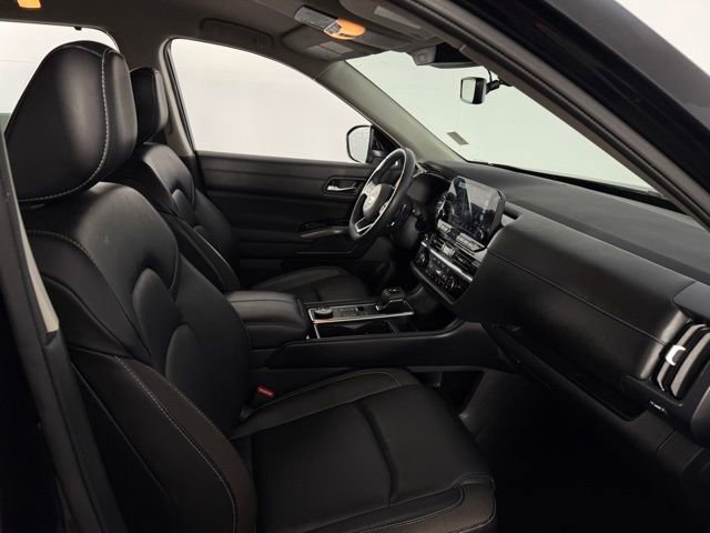 Used 2023 Nissan Pathfinder SL image 16
