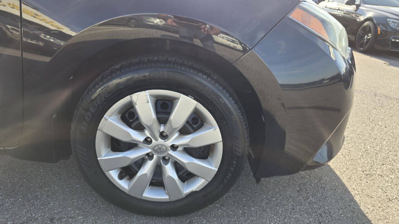 Used 2015 Toyota Corolla LE FWD image 30