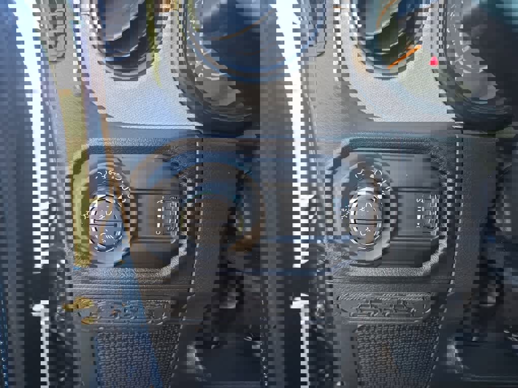 Used 2025 Jeep Gladiator Sport image 19