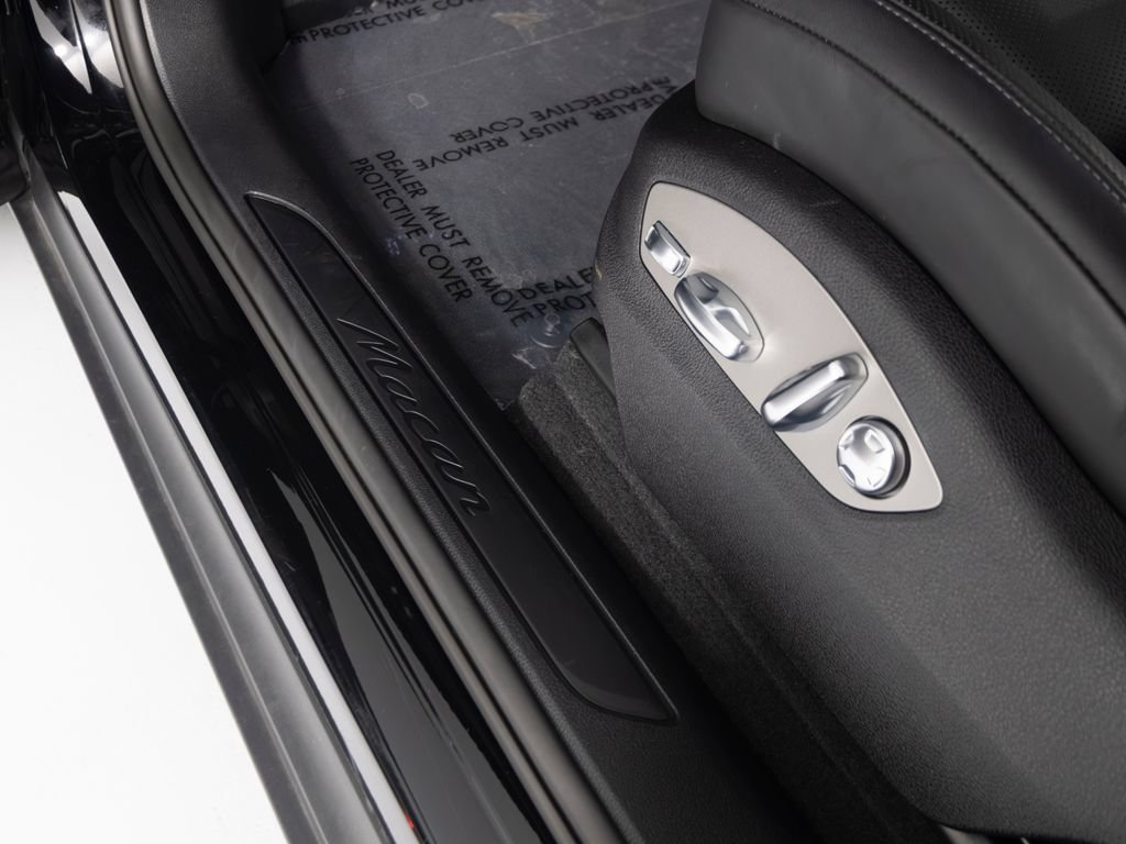 Certified 2026 Porsche Macan AWD/4WD image 22