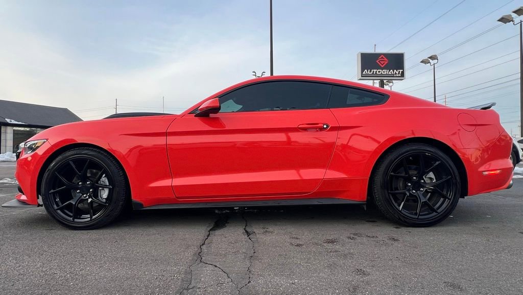 Used 2016 Ford Mustang Coupe image 3