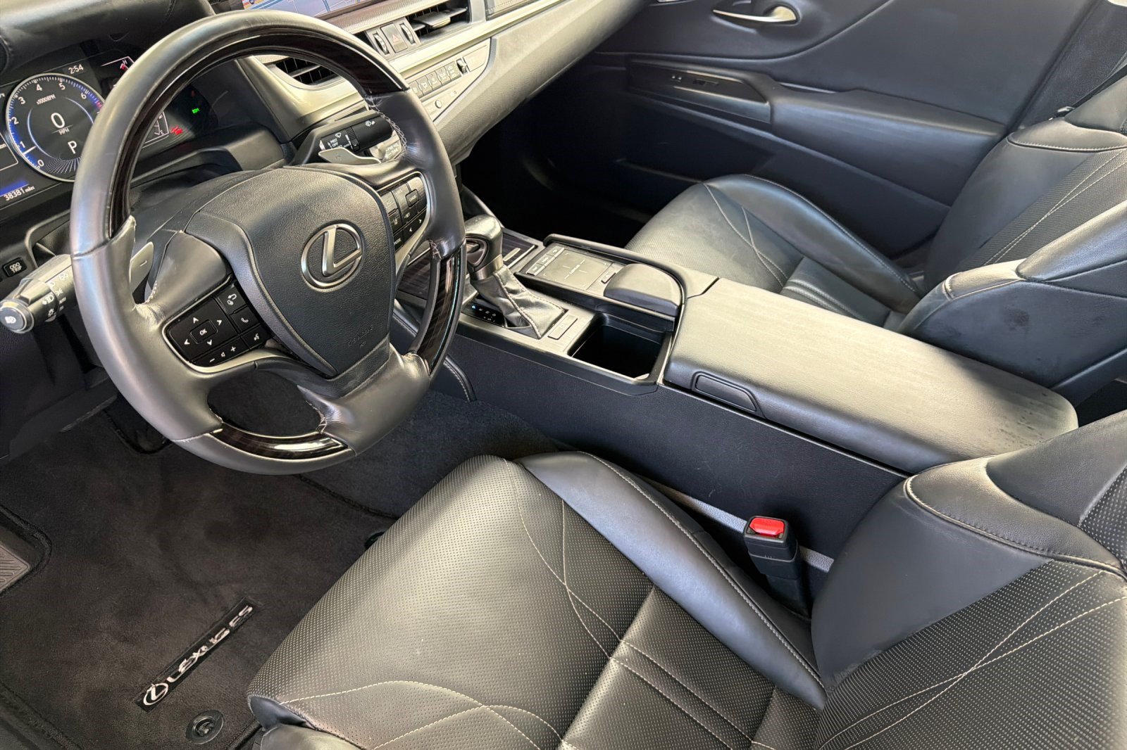 Used 2019 Lexus ES 350 Ultra Luxury w/ Accessory Package 2 FWD image 11