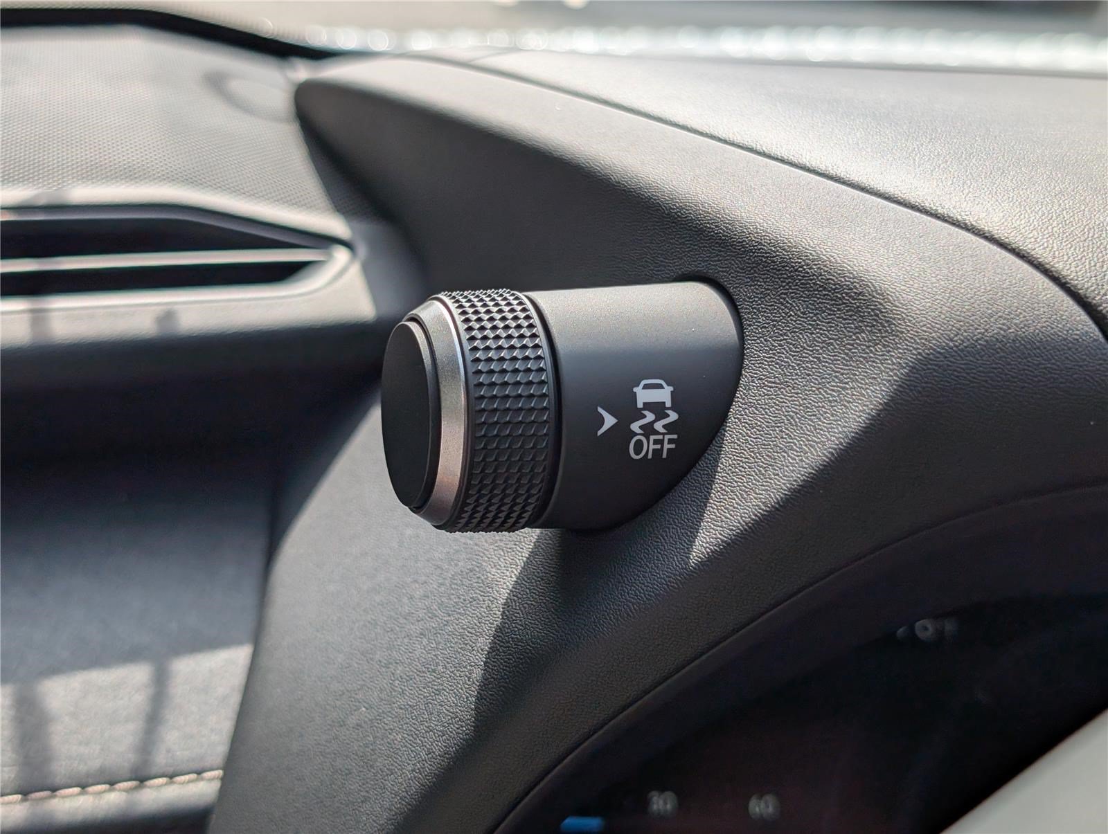 New 2026 Lexus UX 300h AWD image 18