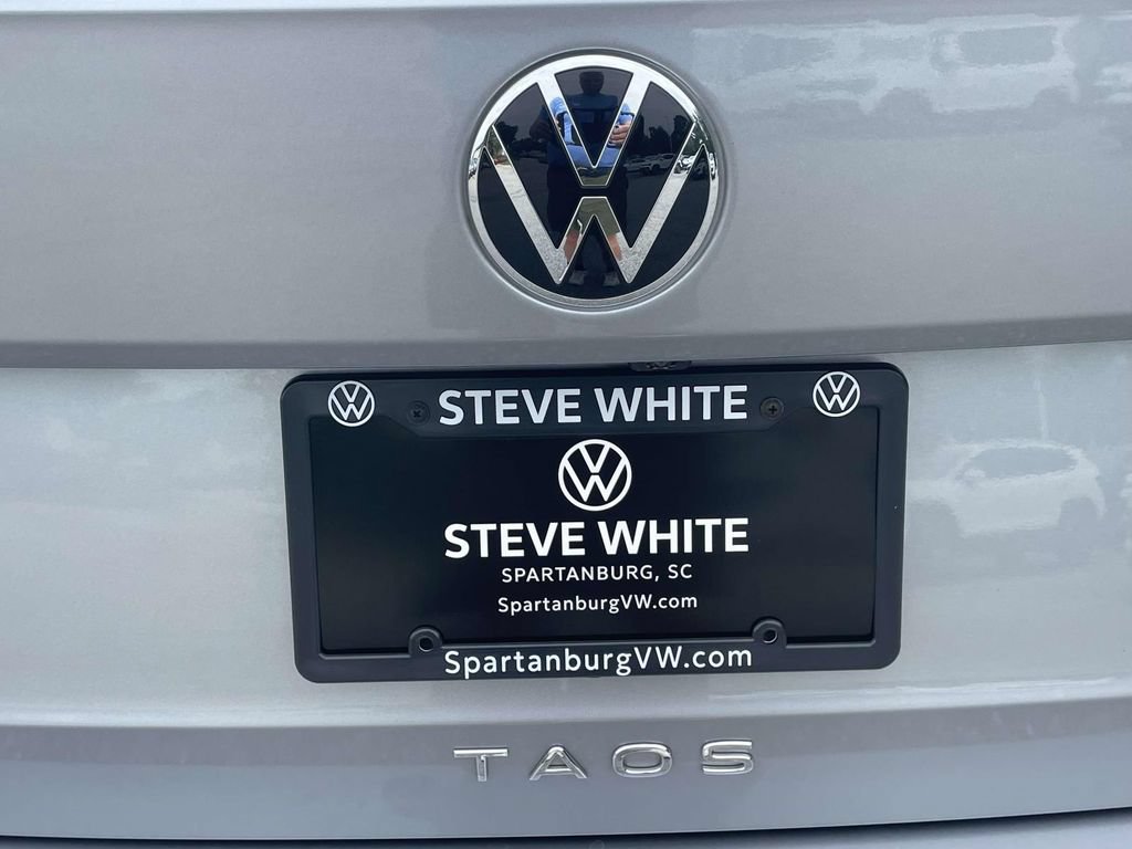 Certified 2023 Volkswagen Taos SE FWD image 9