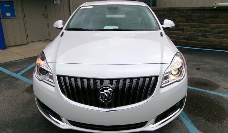 Used 2017 Buick Regal Sport Touring FWD image 2