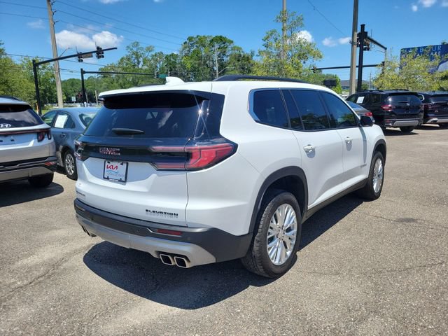 Used 2024 GMC Acadia Elevation w/ Luxury Package FWD image 2
