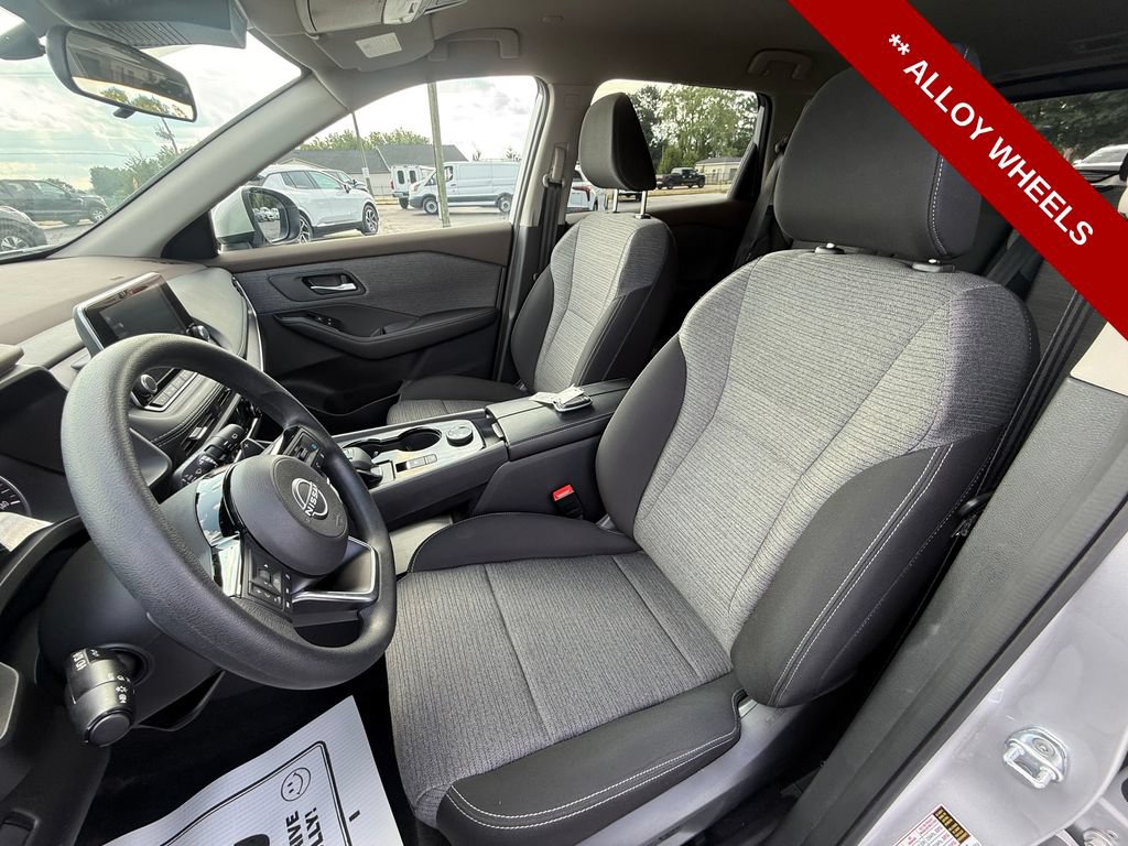 Used 2023 Nissan Rogue SV AWD/4WD image 14