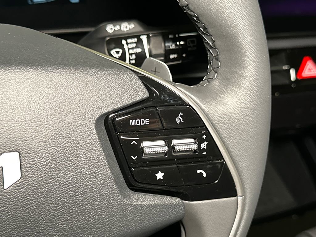 New 2026 Kia Niro SX Touring FWD image 23