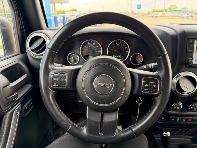 Used 2016 Jeep Wrangler Unlimited Rubicon w/ Dual Top Group AWD/4WD image 17