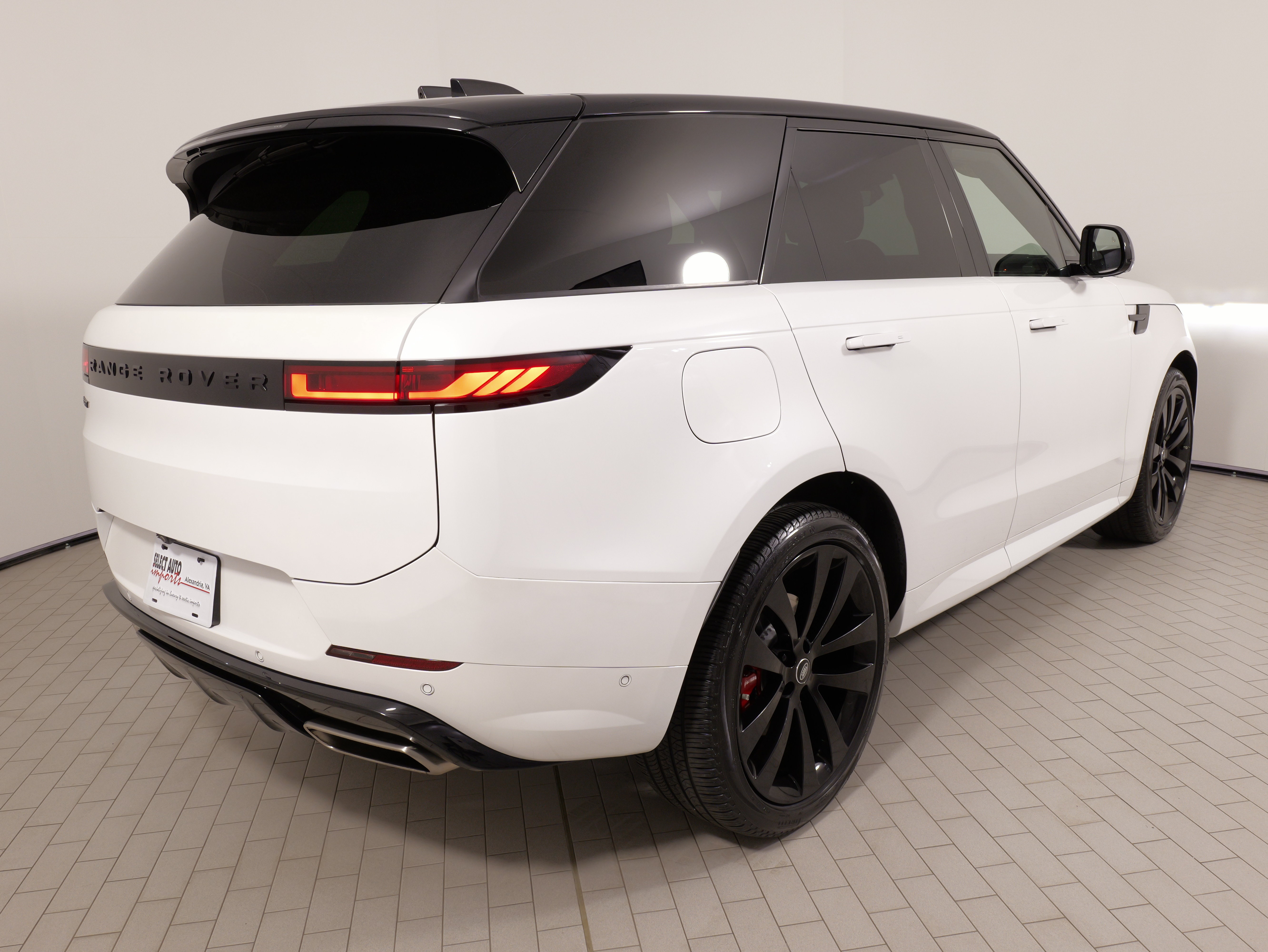 Used 2024 Land Rover Range Rover Sport Dynamic SE AWD/4WD image 12