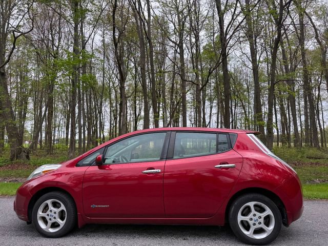Used 2014 Nissan Leaf SV FWD image 2