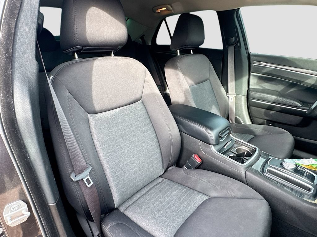 Used 2022 Chrysler 300 Touring w/ Sport Appearance Package RWD image 26